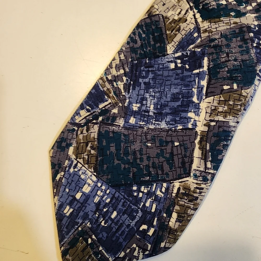 SECOURS Abstract Blue and Gray Silk  Tie